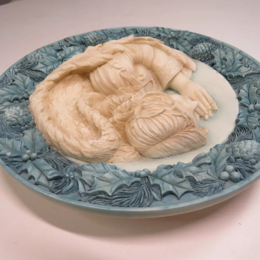 Vintage Angel Enesco Angelic Elegance Resin Wall Plate Blue Holly & Pinecone